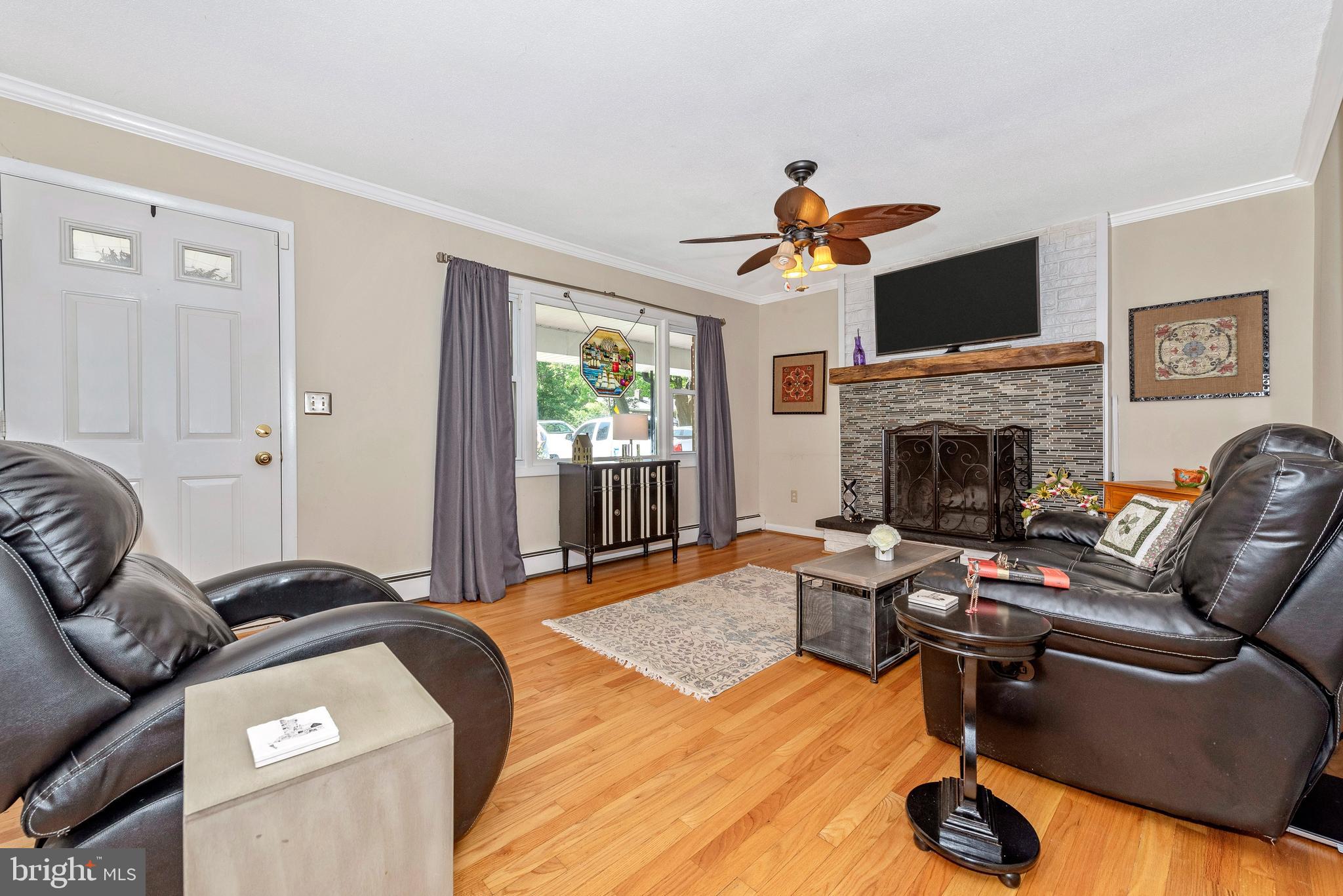 4830 Teen Barnes Road Frederick, MD 21703 - Photo 5 of 59 Living room