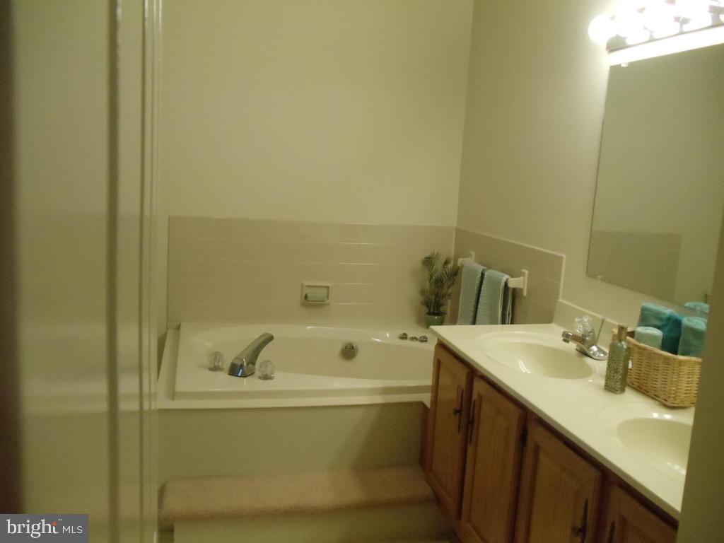 130 Pepperton Court Lititz, PA 17543 - Photo 23 of 27 Gallery Image 23