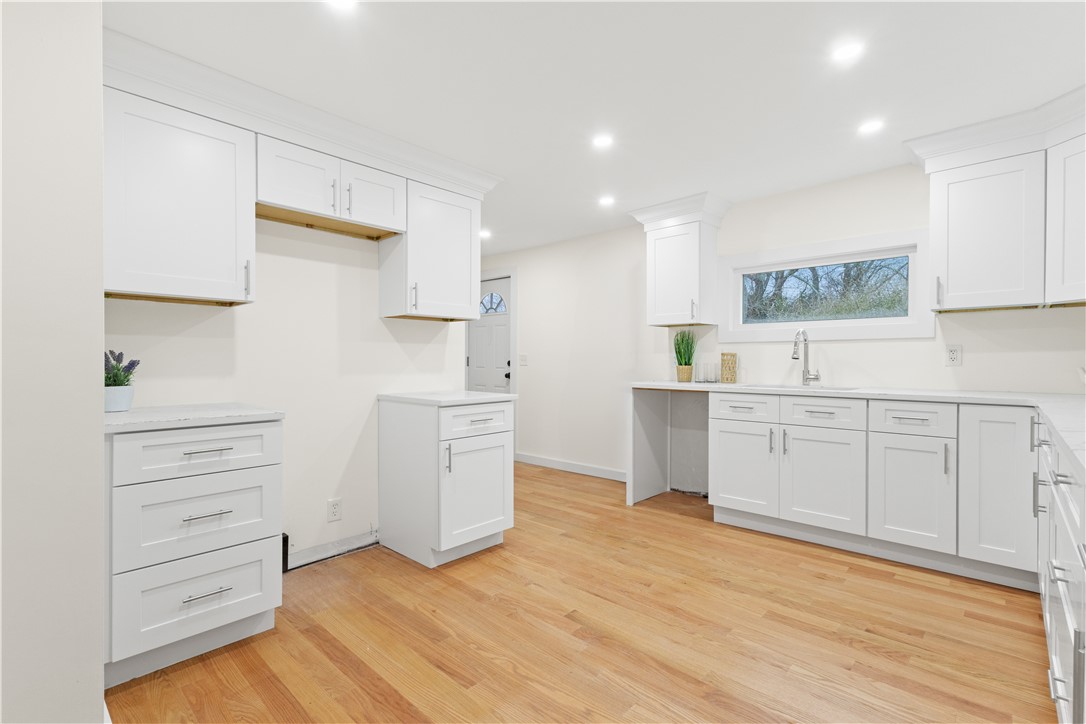 14 Springbrook Road Westerly, RI 02891 - Photo 4 of 28