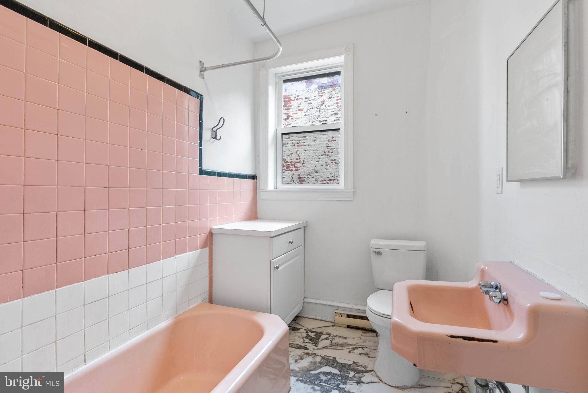 732 Tasker Street, Unit 3 Philadelphia, PA 19148 - Photo 8 of 9 a bath room with a toilet a bath tub and a sink