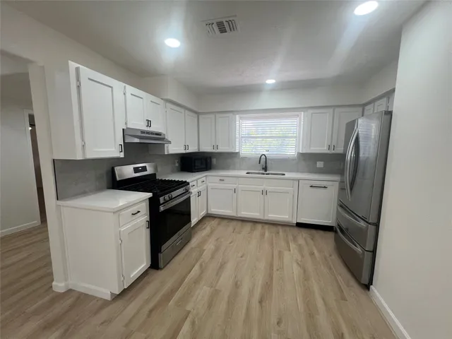 $2,500 | 6829 Driftwood Street, Houston, TX 77021