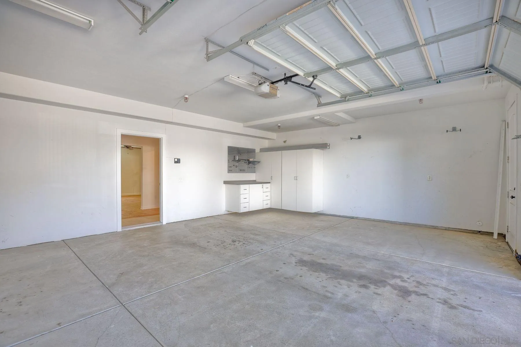 2009 MacKinnon Avenue Encinitas, CA 92007 - Photo 34 of 46 a view of empty room with a ceiling fan