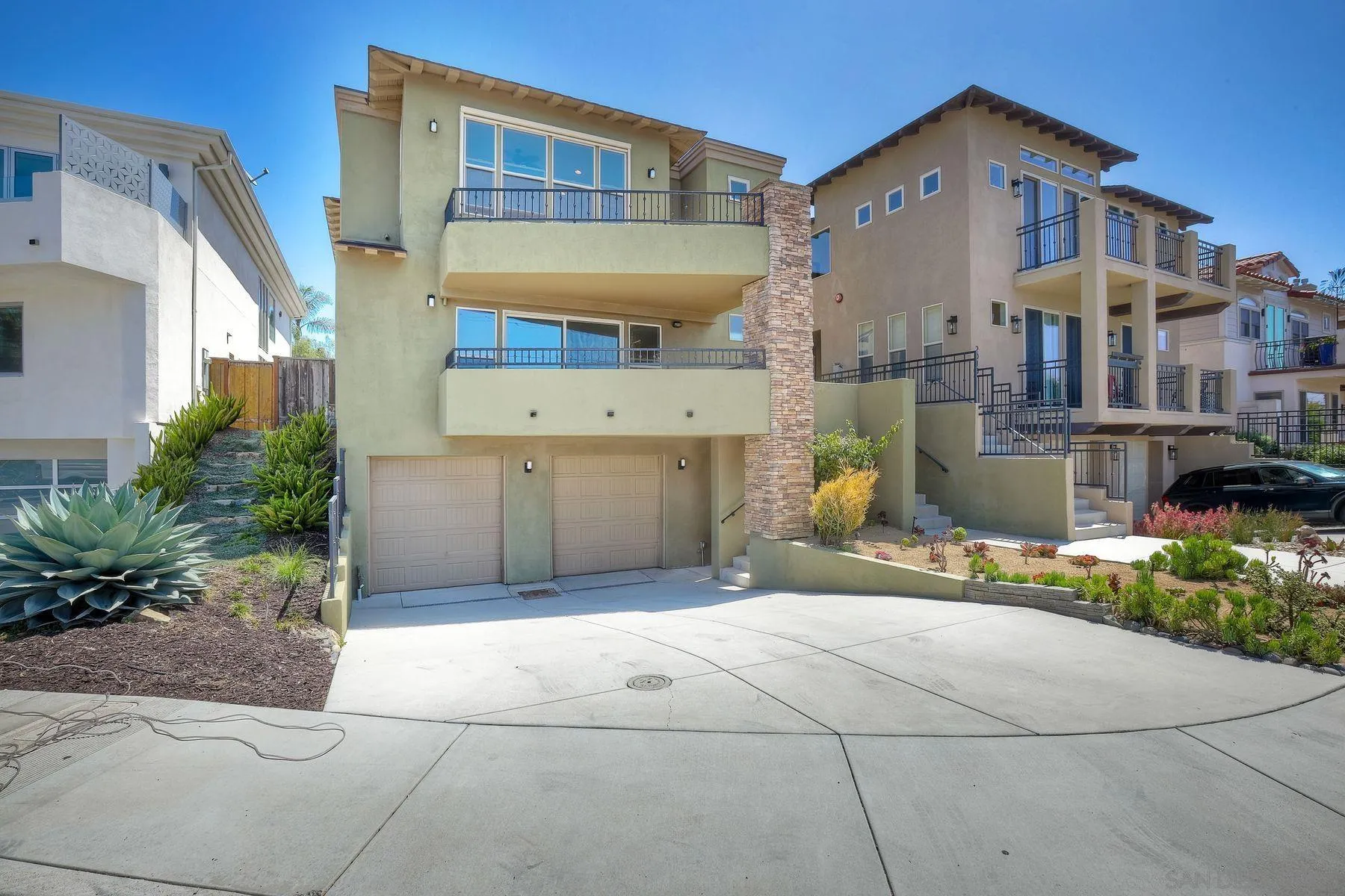 2009 MacKinnon Avenue Encinitas, CA 92007 - Photo 43 of 46 a view of a house with backyard and sitting area