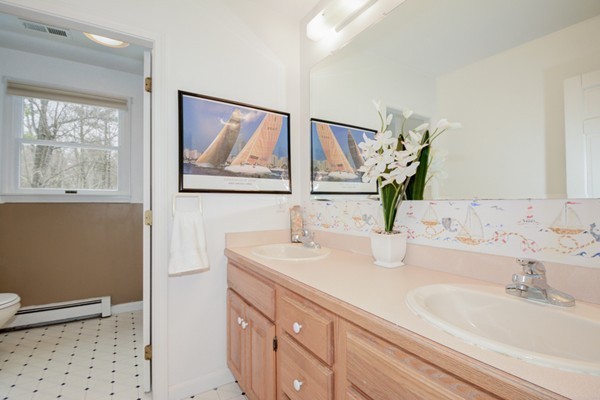 186 Robinson Road Boxborough, MA 01719 - Photo 21 of 28 Gallery Image 21