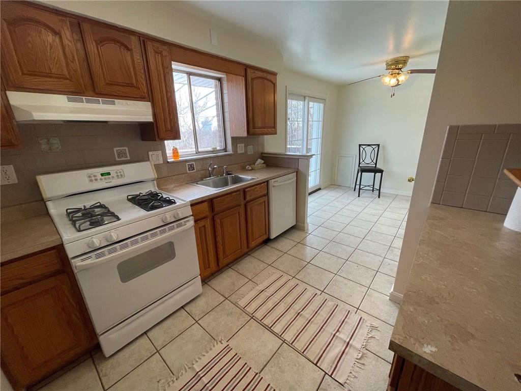 157 Duff Road Pittsburgh, PA 15235 - Photo 4 of 24 Gallery Image 4