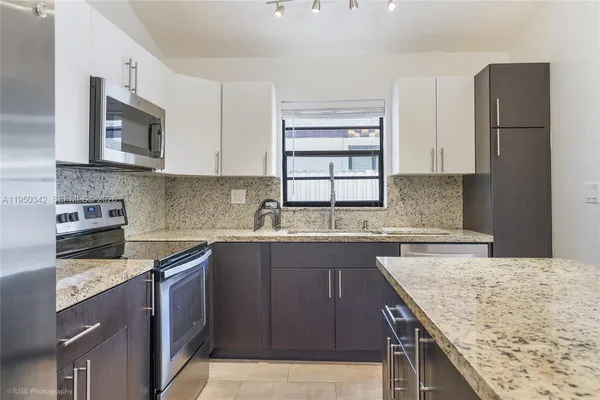 $3,700 | 1634 Southwest 19th Terrace, Unit 1634, Miami, FL 33145