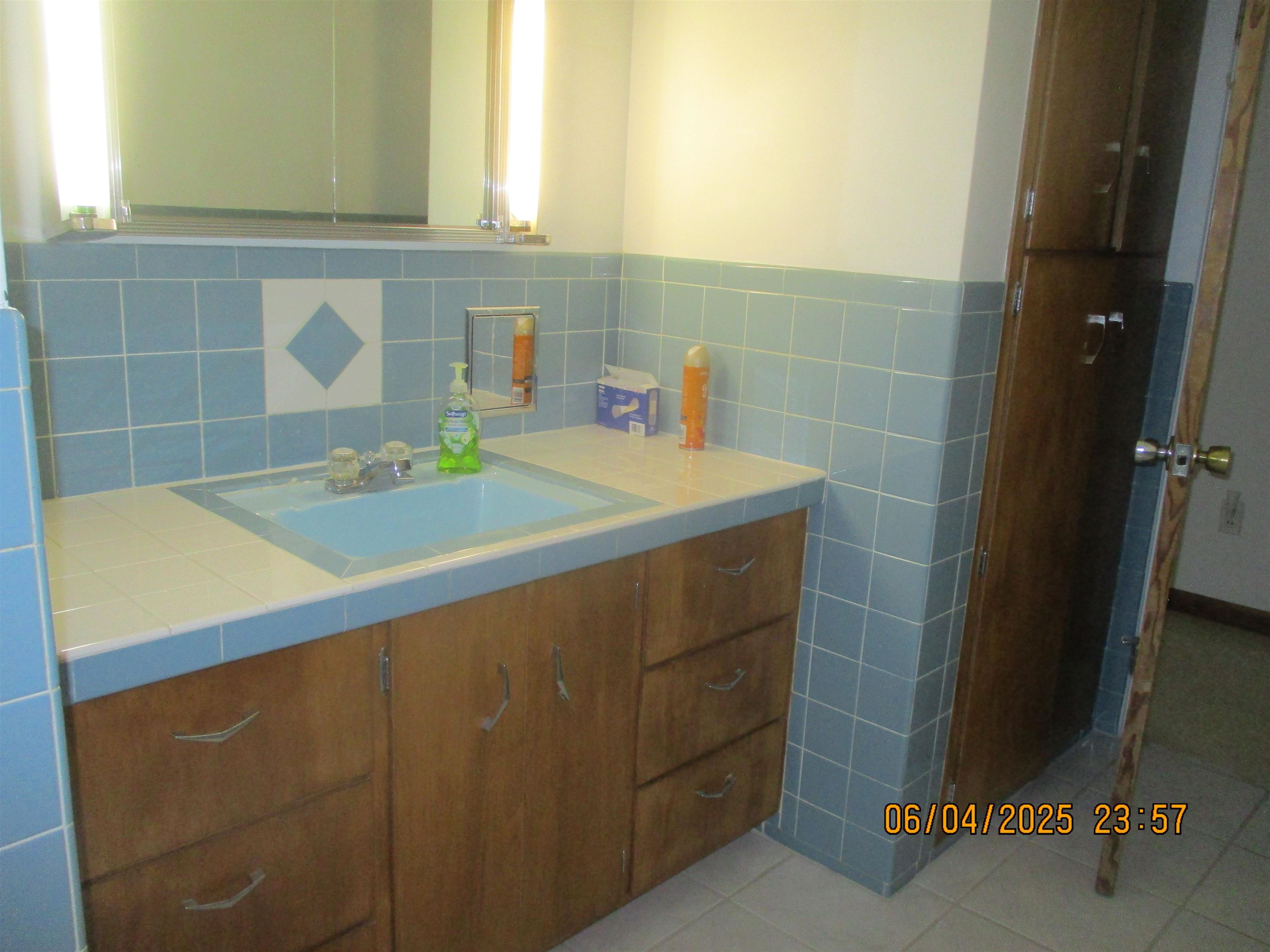 317 South Lincoln Road Bay City, MI 48708 - Photo 11 of 24