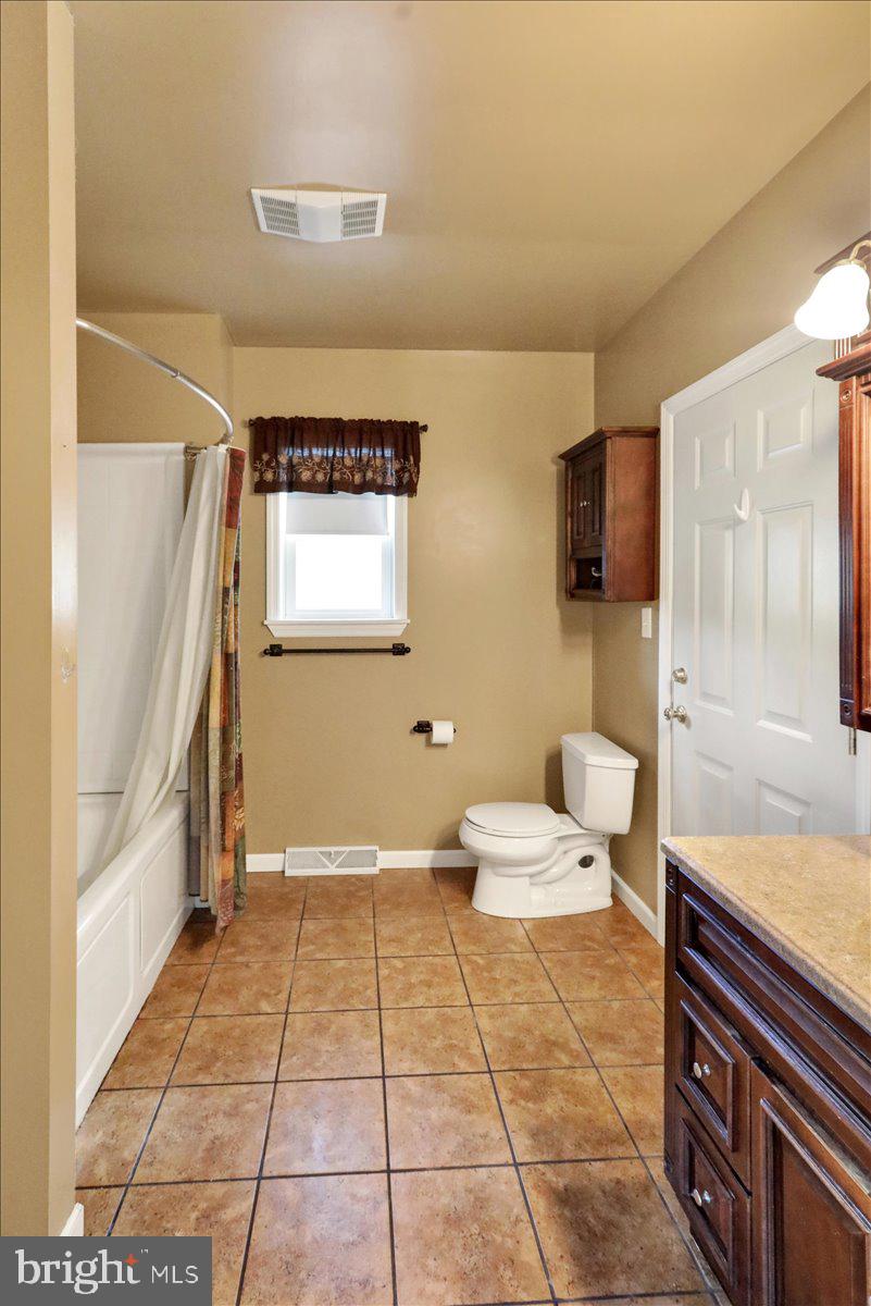 518 Spring Valley Road Reading, PA 19604 - Photo 21 of 49 a bathroom with a sink a toilet and a shower