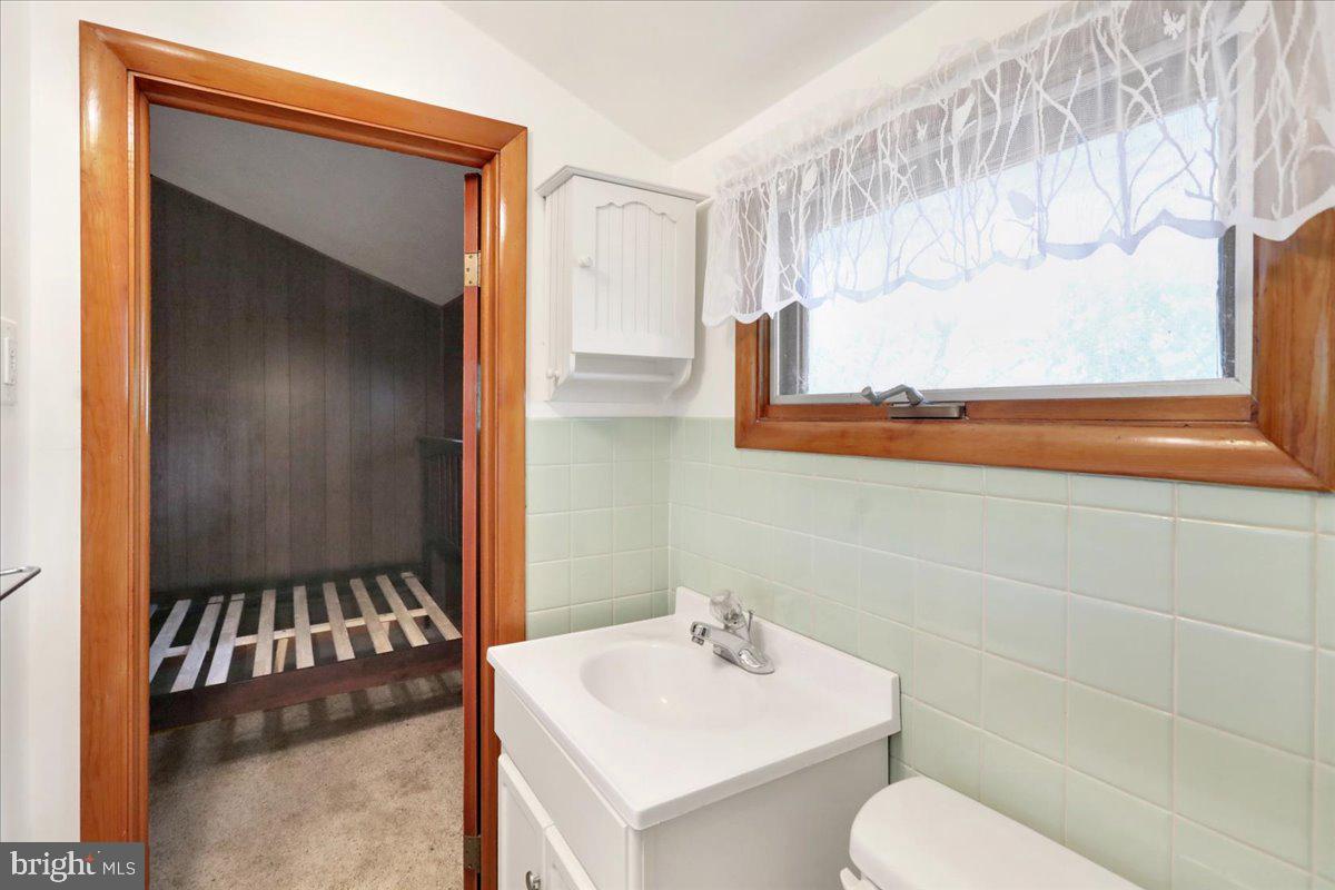 518 Spring Valley Road Reading, PA 19604 - Photo 28 of 49 a bathroom with a toilet sink and mirror