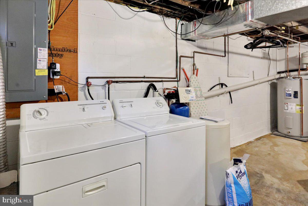518 Spring Valley Road Reading, PA 19604 - Photo 31 of 49 a utility room with dryer and washer