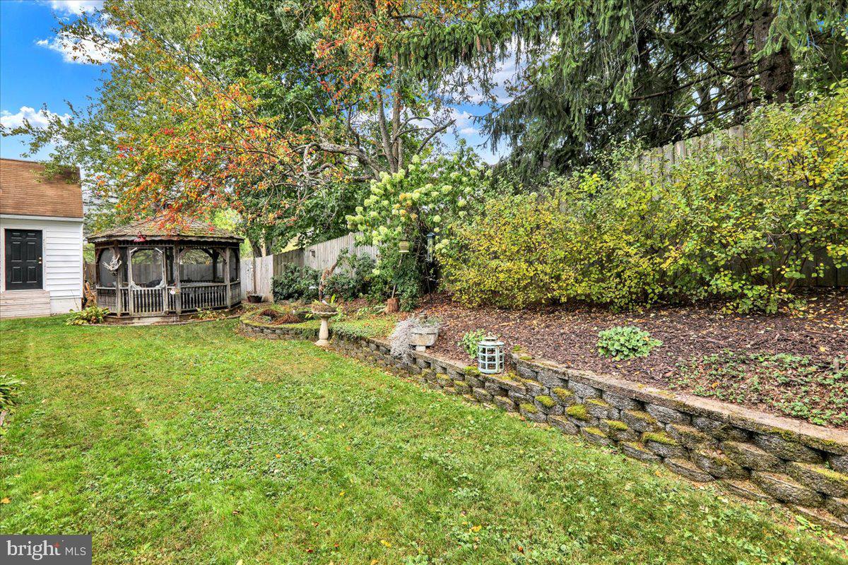 518 Spring Valley Road Reading, PA 19604 - Photo 33 of 49 a backyard of a house with lots of green space