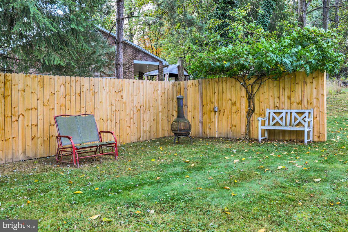 518 Spring Valley Road Reading, PA 19604 - Photo 43 of 49 a garden with wooden fence
