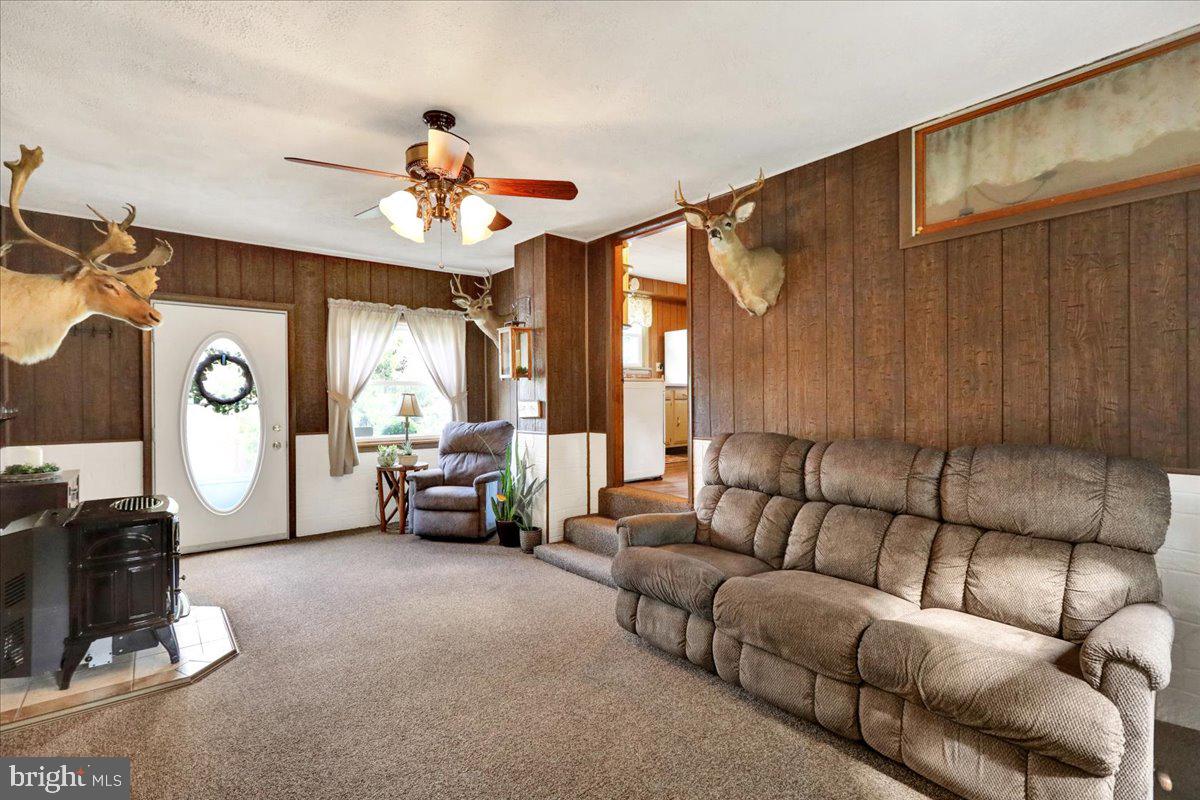 518 Spring Valley Road Reading, PA 19604 - Photo 6 of 49 a living room with furniture