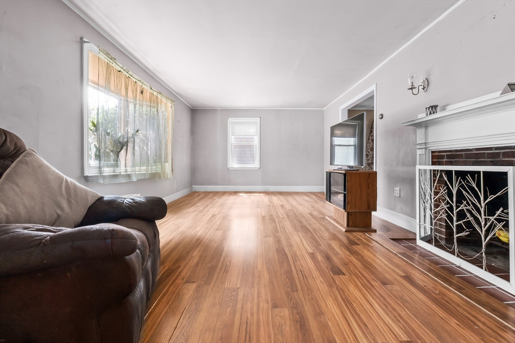 123 Linden Road Melrose, MA 02176 - Photo 4 of 26 Gallery Image 4
