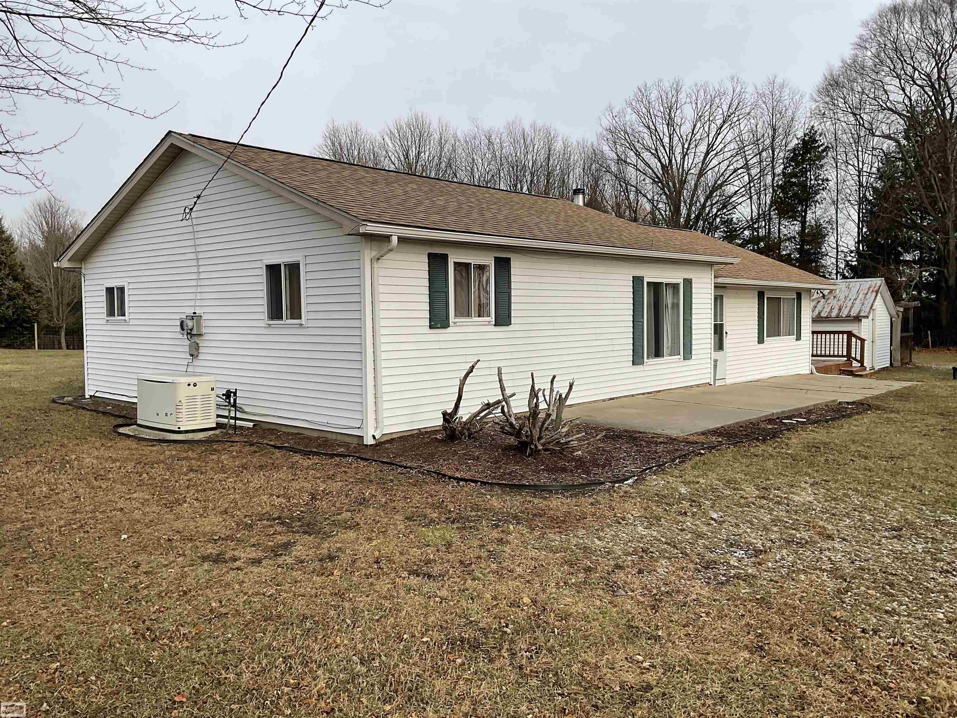 1139 East Wellman Line Road Yale, MI 48097 - Photo 6 of 16 50098108-5.JPG