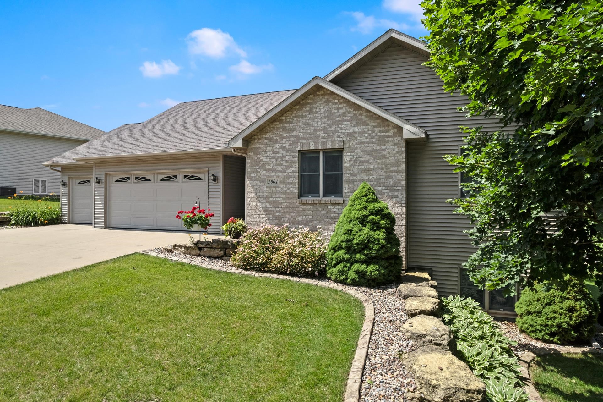 1601 Raspberry Lane Mount Horeb, WI 53572 - Photo 64 of 67