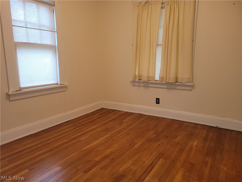3953 Ardmore Road Cleveland Heights, OH 44121 - Photo 20 of 28 2nd bedroom also has beautiful flooring