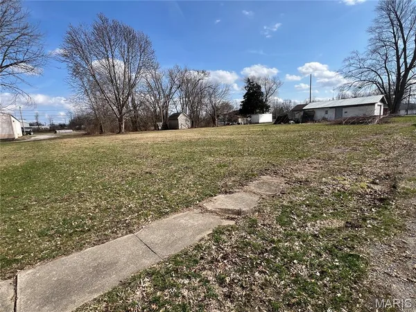 $27,000 | 1015 North West Street, Carlinville, IL 62626