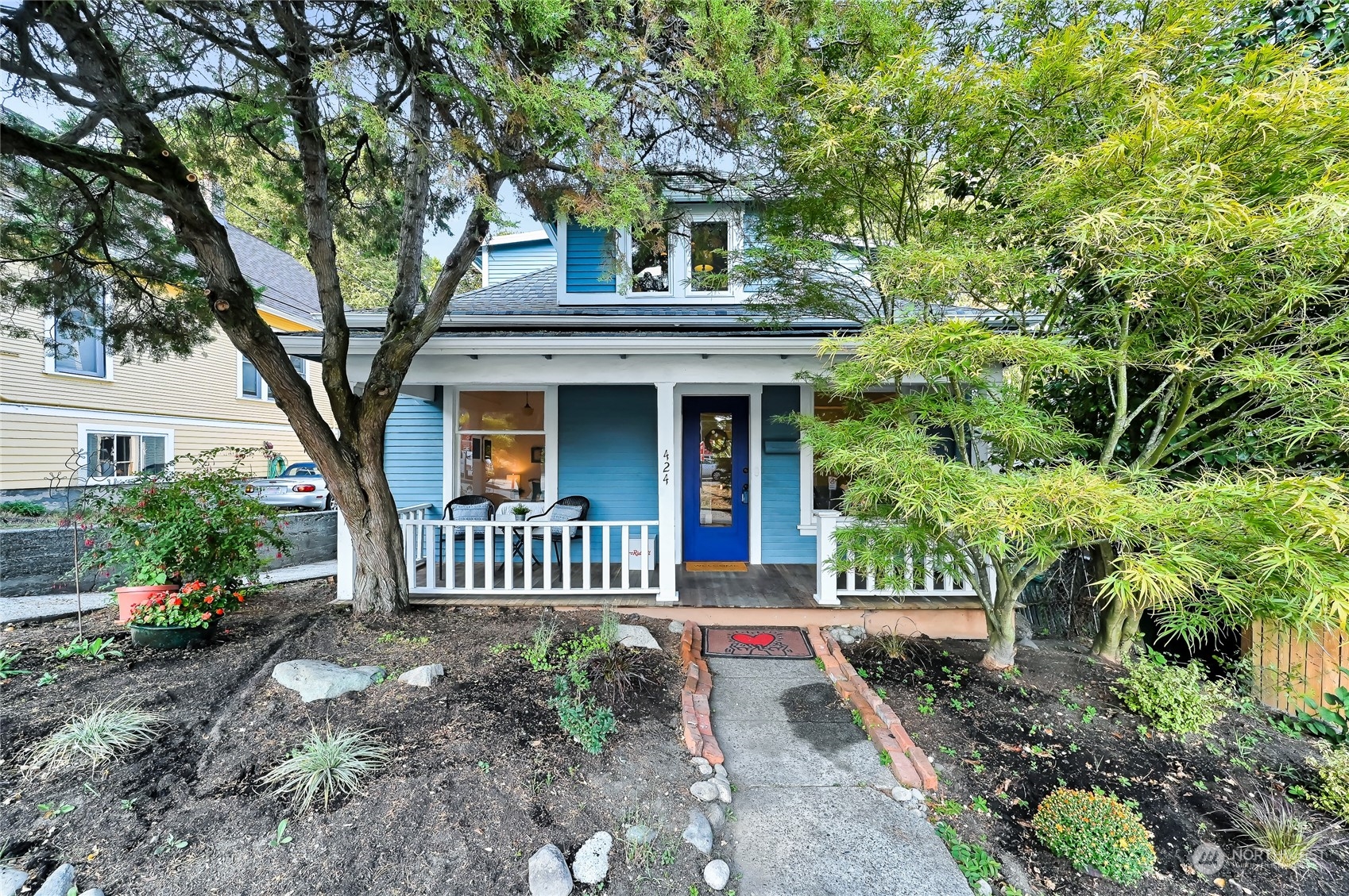 424 North 67th Street Seattle, WA 98103 - Photo 2 of 28 a front view of a house with a garden