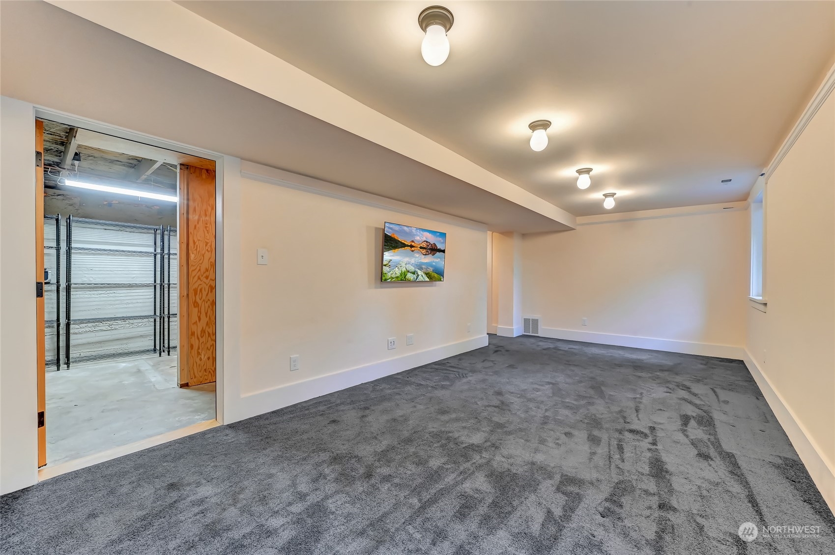 424 North 67th Street Seattle, WA 98103 - Photo 24 of 28 en empty room with windows