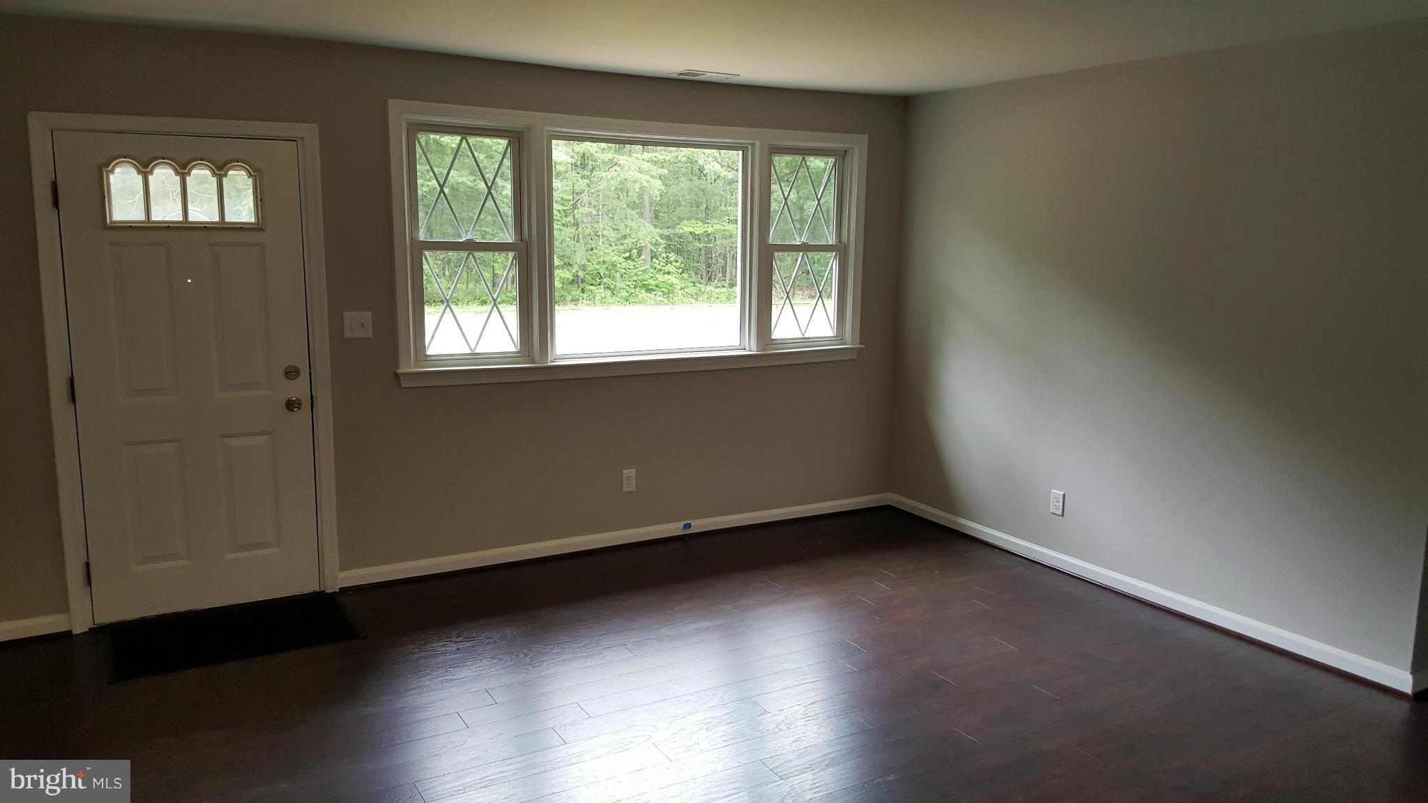 13816 Tower Road Brandywine, MD 20613 - Photo 4 of 24 Living Room