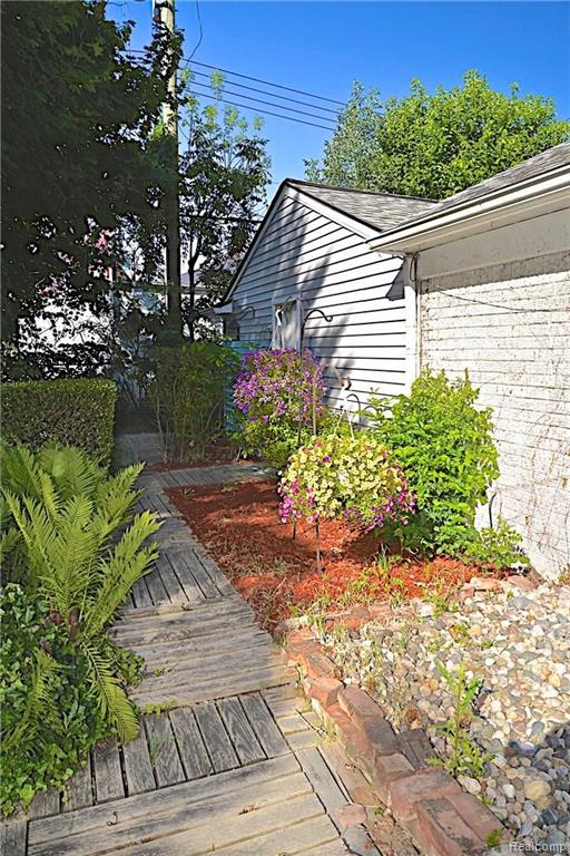 30875 West Nine Mile Road Farmington, MI 48336 - Photo 9 of 32