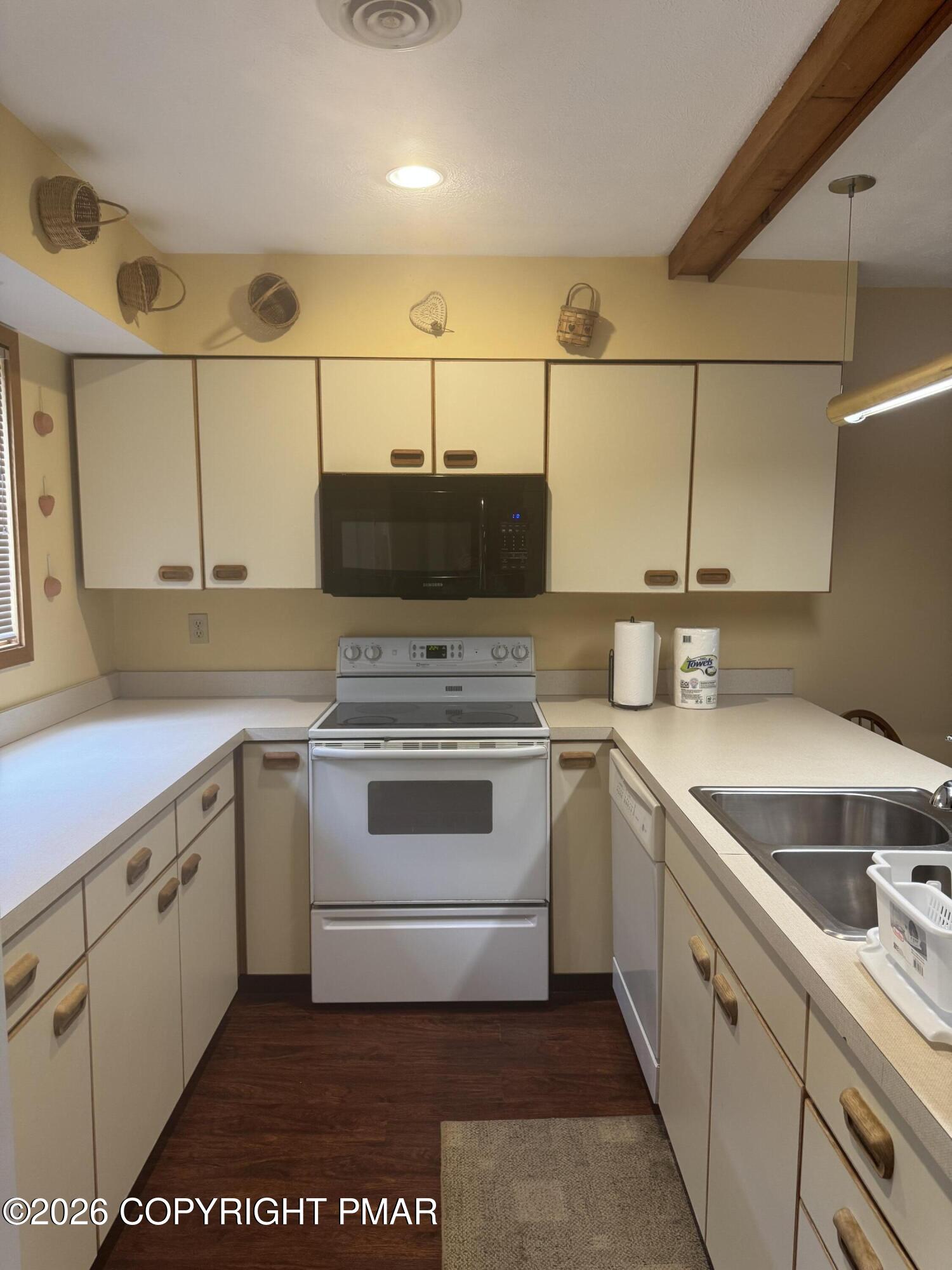 273 Northslope II Road East Stroudsburg, PA 18302 - Photo 2 of 15 IMG_2691