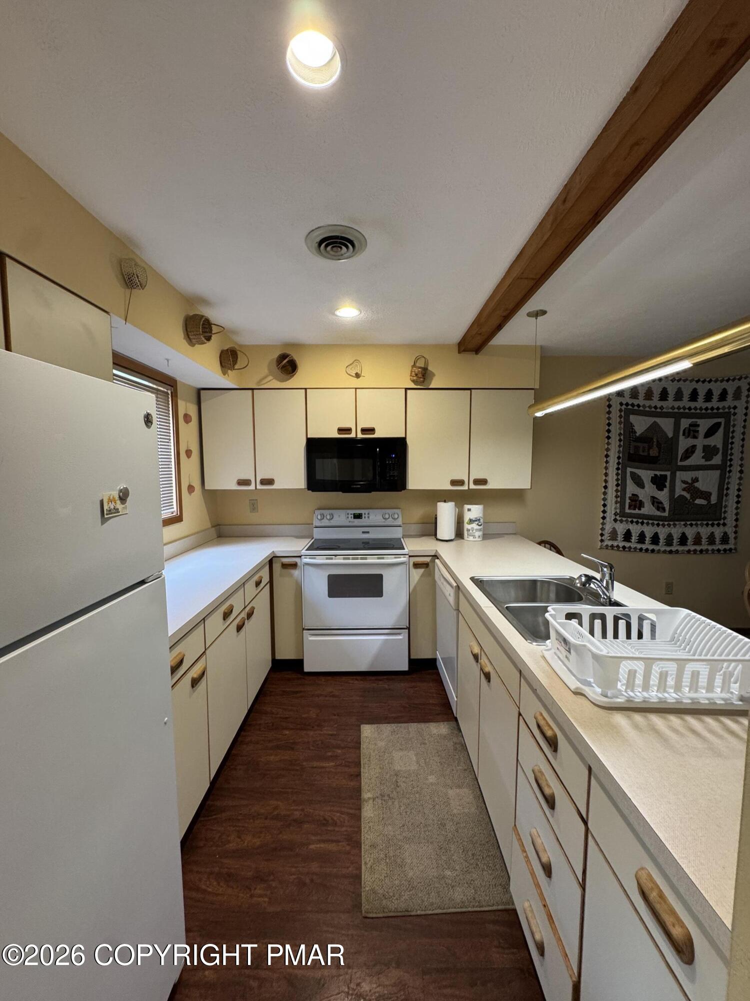 273 Northslope II Road East Stroudsburg, PA 18302 - Photo 3 of 15 a large kitchen with a stove a sink dishwasher and a refrigerator