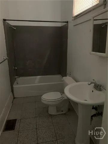 $2,100 | 1723 Whitaker Street, Unit LOWR, Savannah, GA 31401