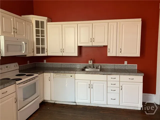 $2,100 | 1723 Whitaker Street, Unit LOWR, Savannah, GA 31401