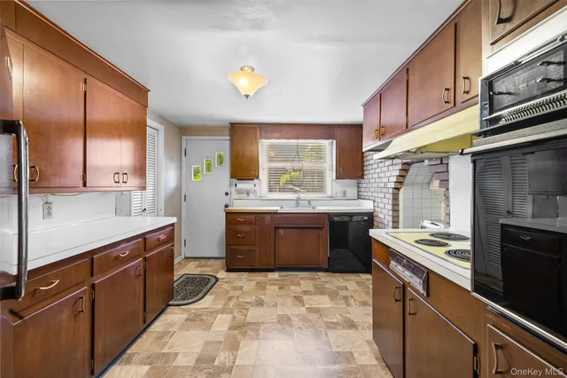 $430,000 | 9 Beech Street, Balmville, NY 12550