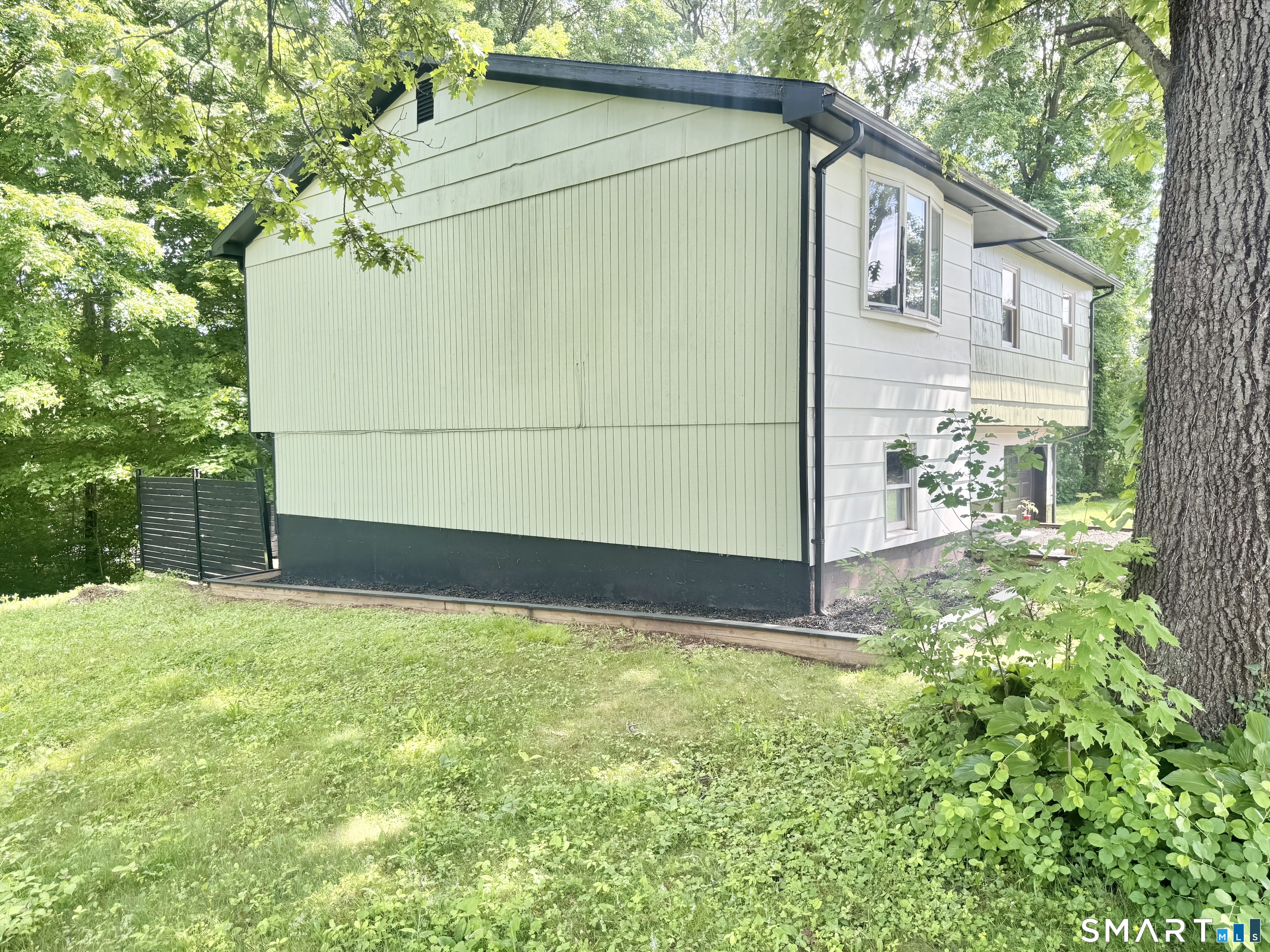 2 Heather Road Hamden, CT 06518 - Photo 5 of 36
