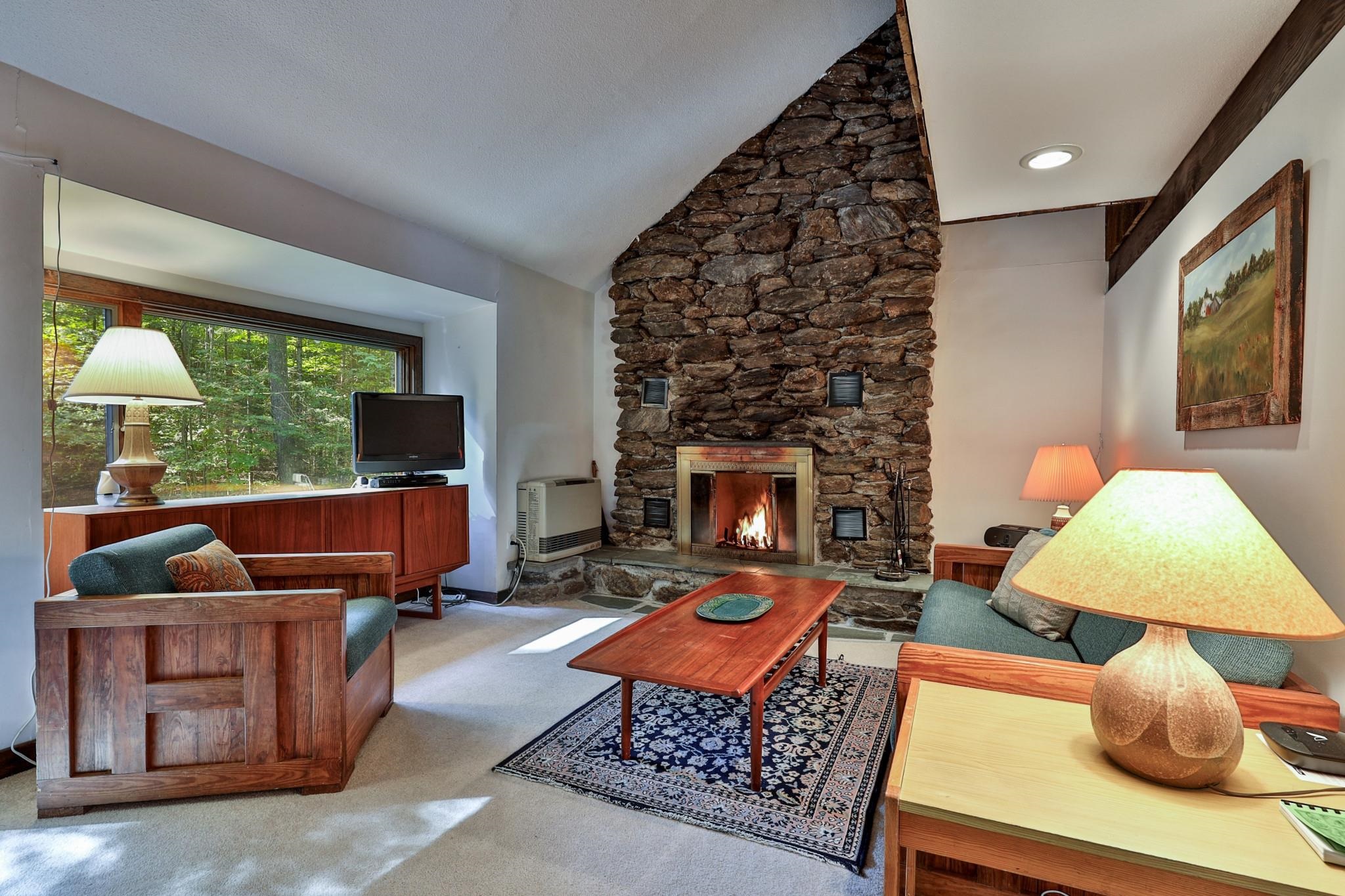 1093 Middle Hollow Road Rochester, VT 05767 - Photo 4 of 42