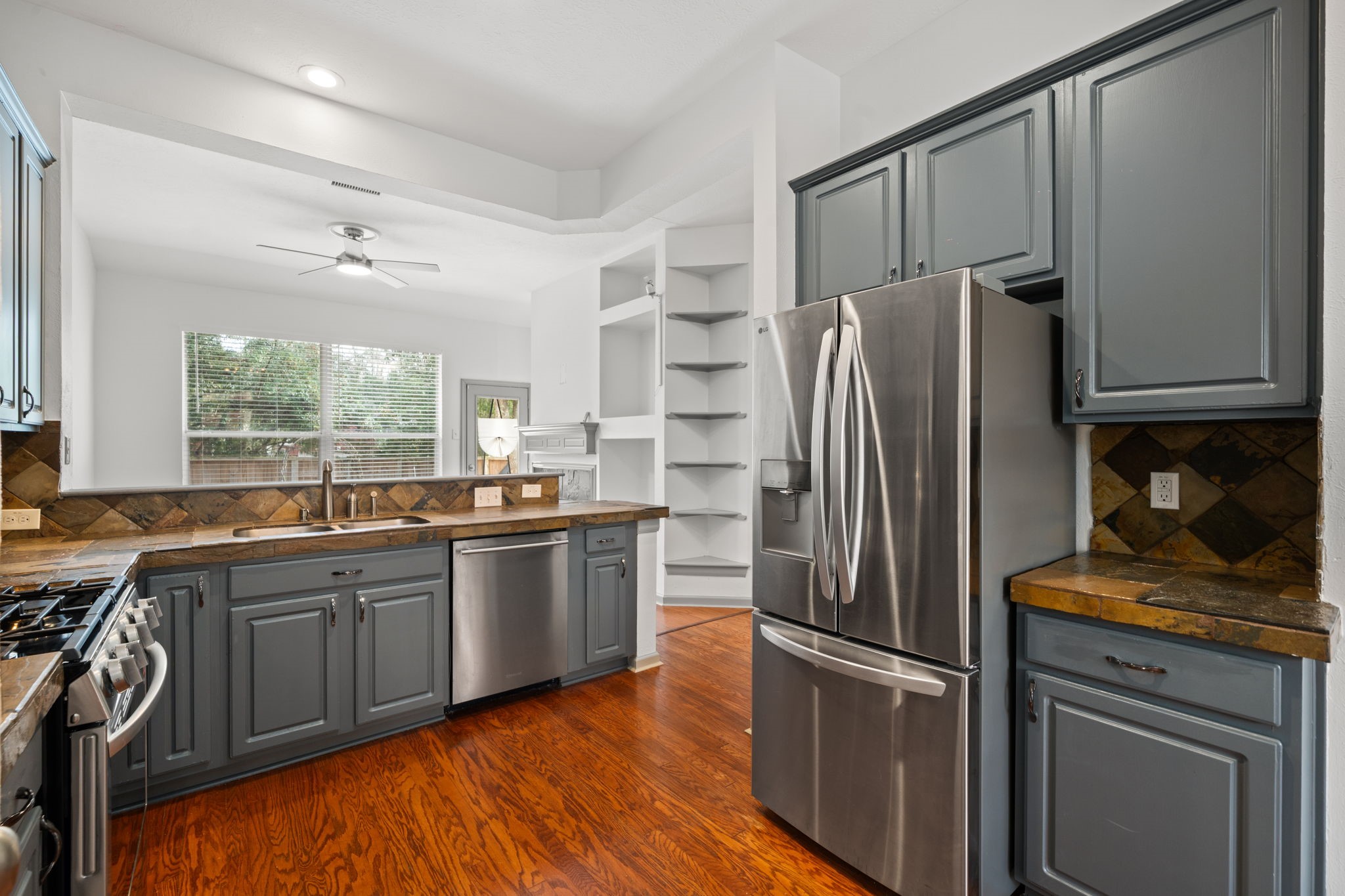 103 South Piper Trace Spring, TX 77381 - Photo 14 of 35