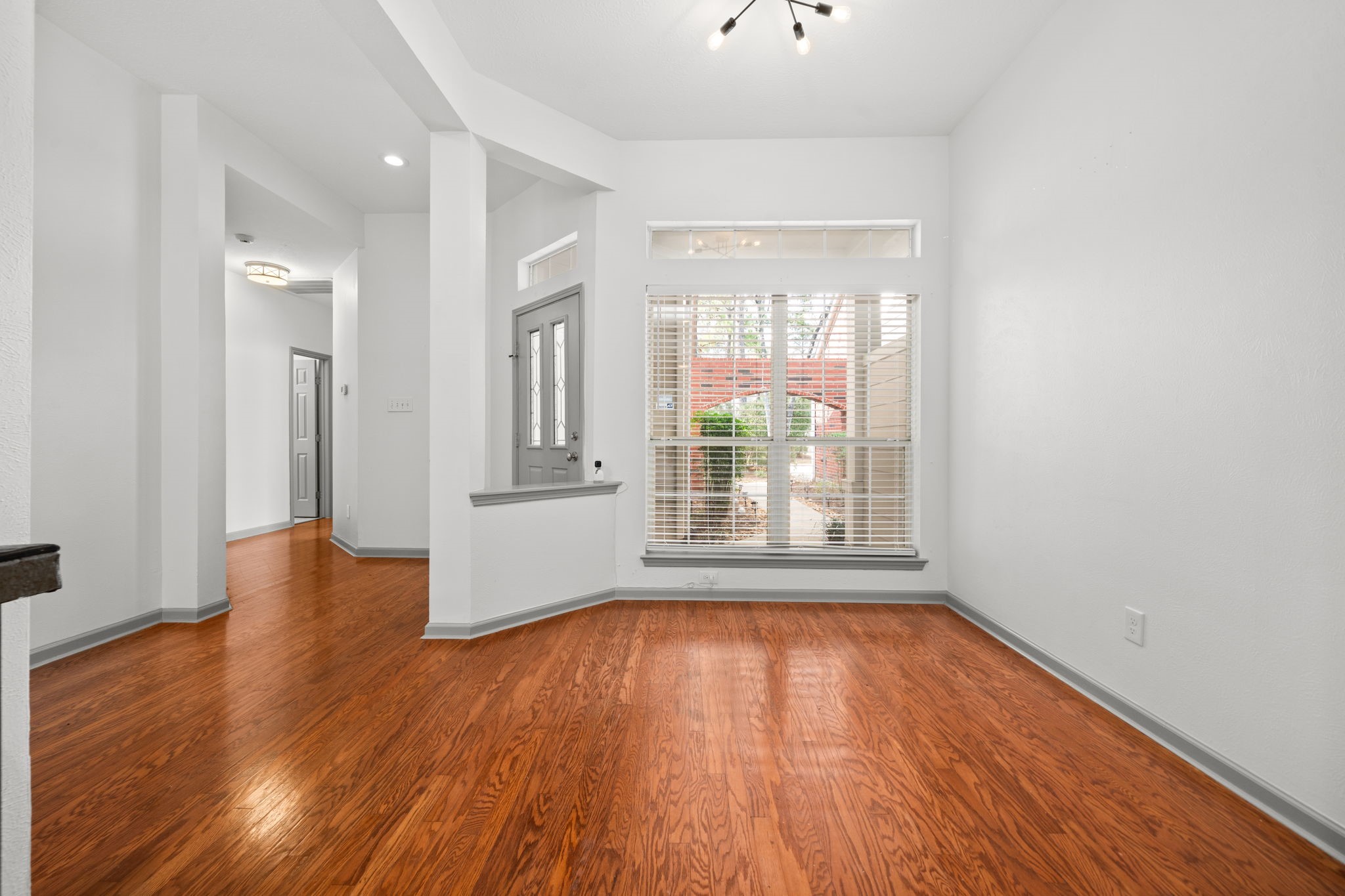 103 South Piper Trace Spring, TX 77381 - Photo 8 of 35