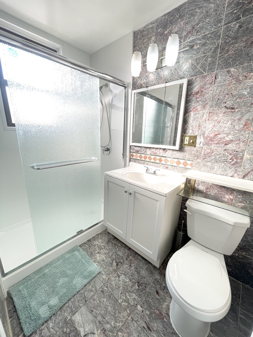 2810 West Logan Boulevard, Unit 3W Chicago, IL 60647 - Photo 14 of 34 a bathroom with a toilet sink and mirror