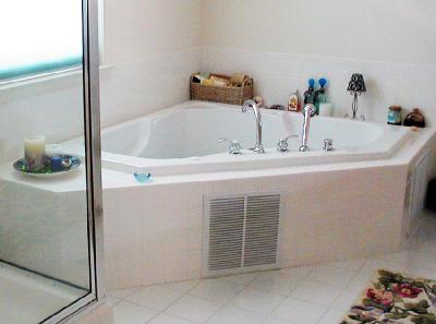 4002 Sutton Road Easton, PA 18045 - Photo 3 of 5 Master Bath includes a Whirlpool Tub, tile and upgraded faucets.