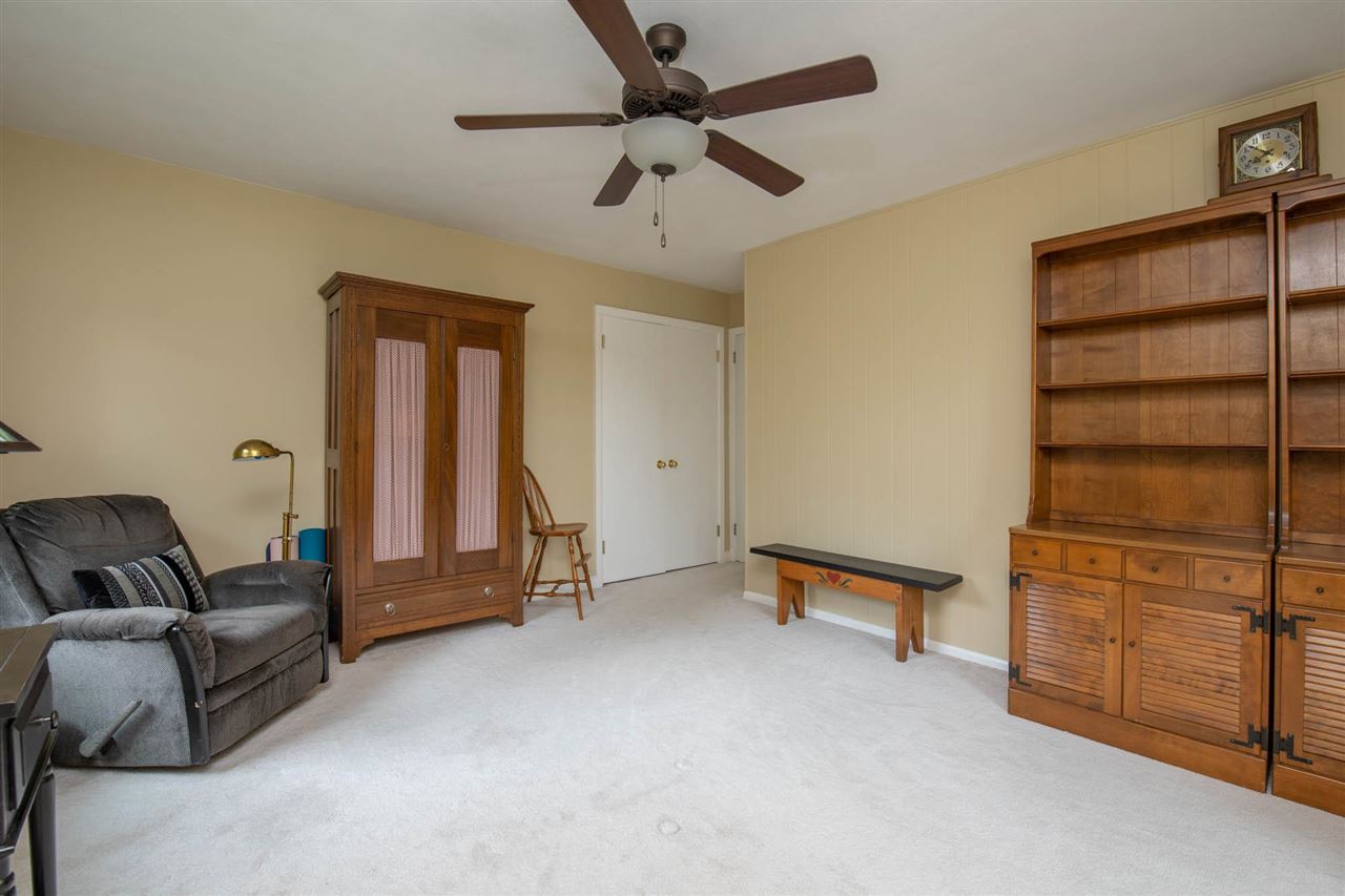4716 Spring Creek Road Rockford, IL 61114 - Photo 25 of 50 a living room with furniture