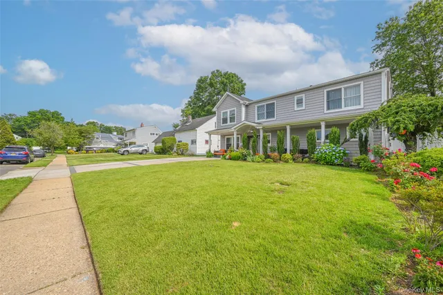 a front view of house with yard