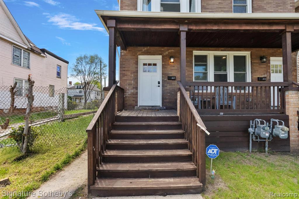 2571 Townsend Street Detroit, MI 48214 - Photo 2 of 34