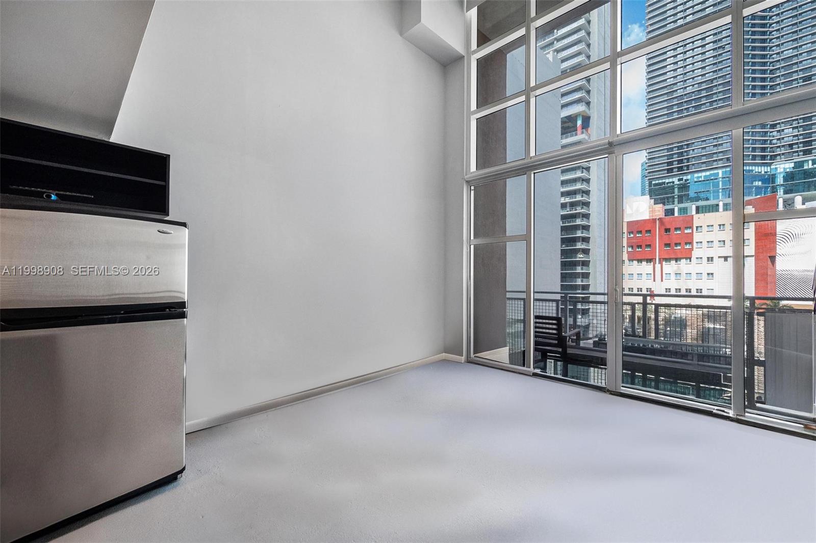 244 Biscayne Boulevard, Unit 445 Miami, FL 33132 - Photo 9 of 35 a view of an empty room with a fireplace