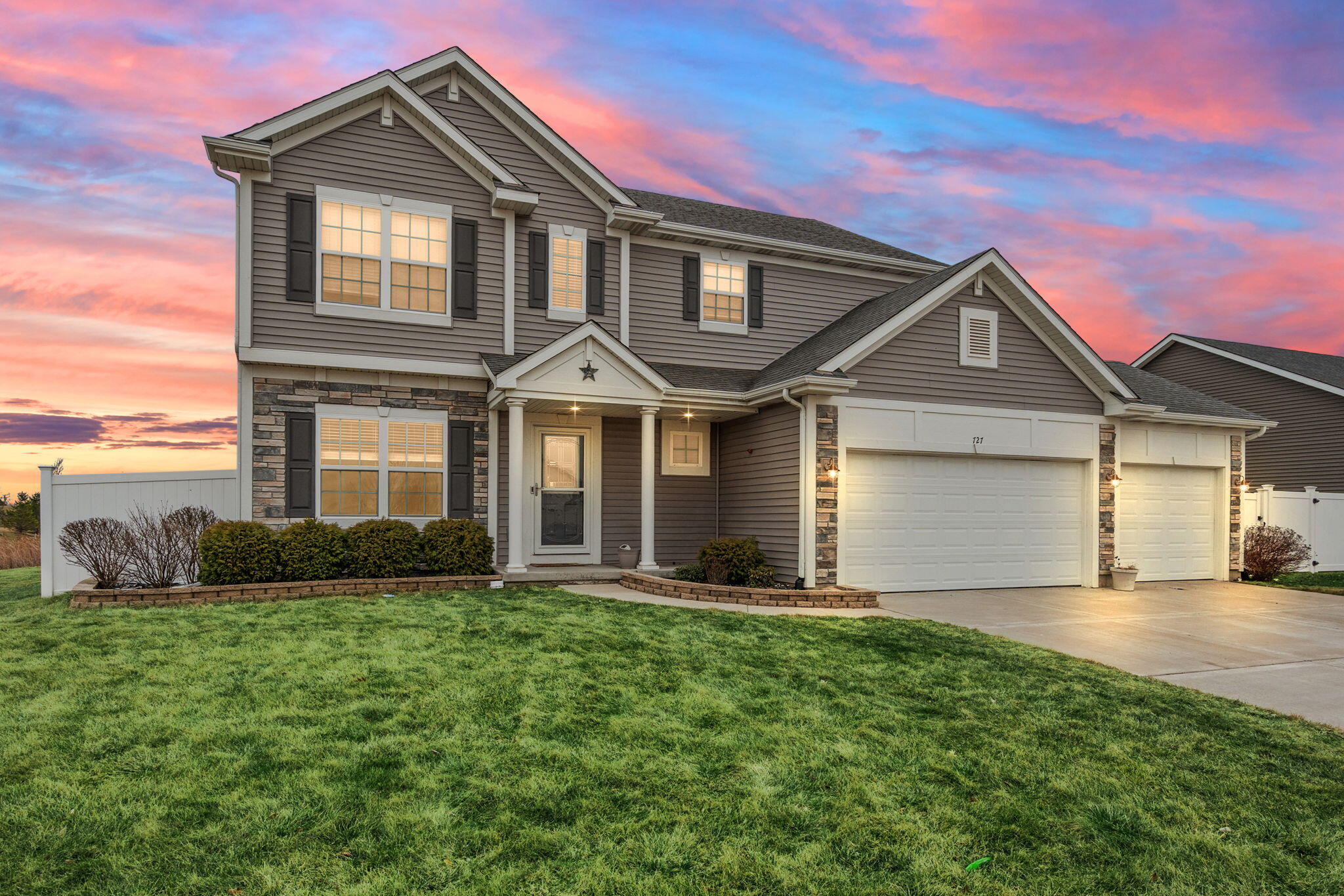 727 East 118th Avenue Crown Point, IN 46307 - Photo 1 of 59 2048x1365