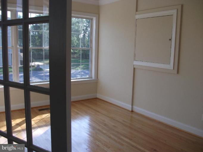 4068 Beach Road Dundalk, MD 21222 - Photo 4 of 16 Media Room or cocktails?