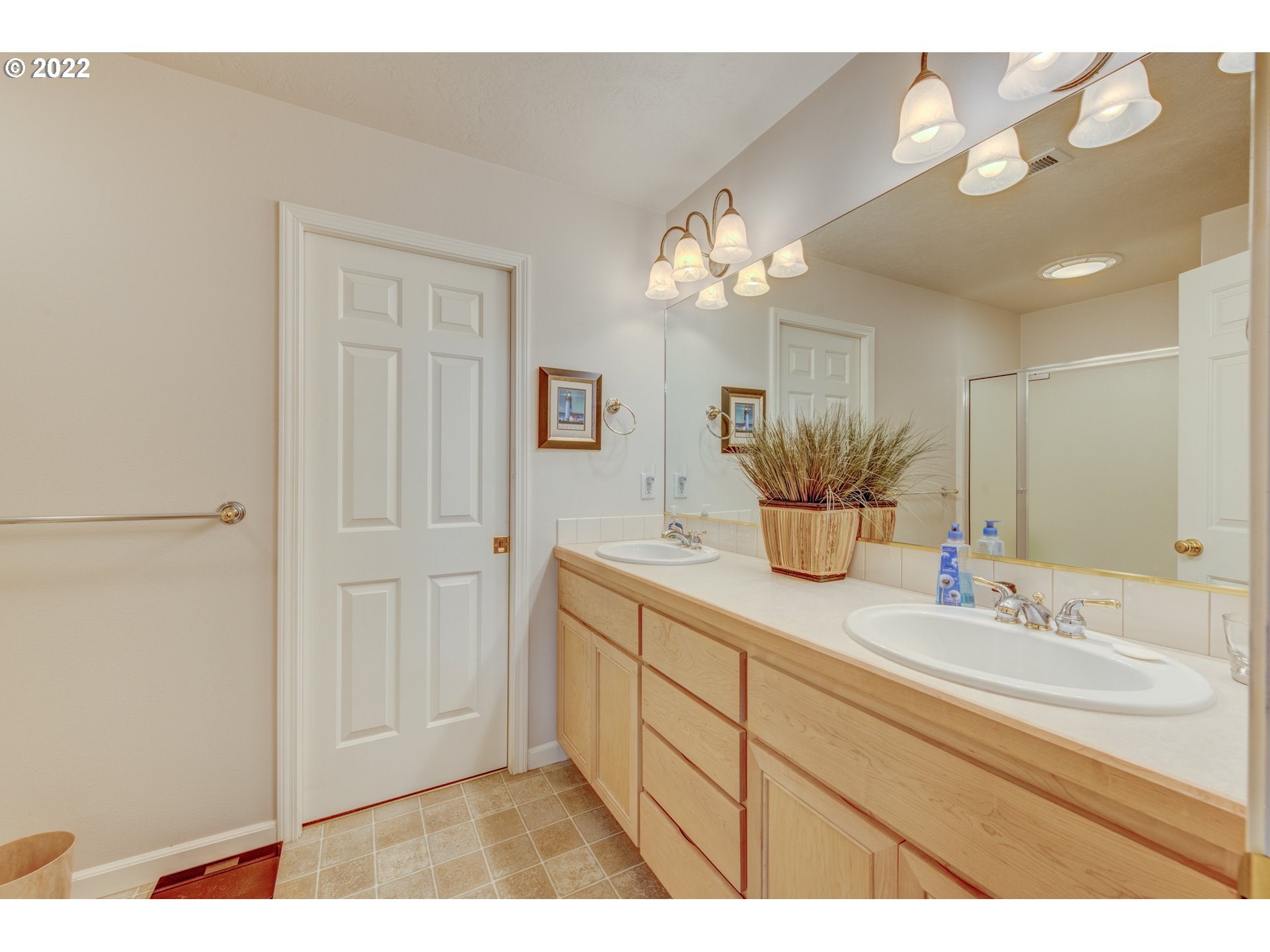 695 62nd Street Springfield, OR 97478 - Photo 17 of 30 a bathroom with a double vanity sink and a mirror