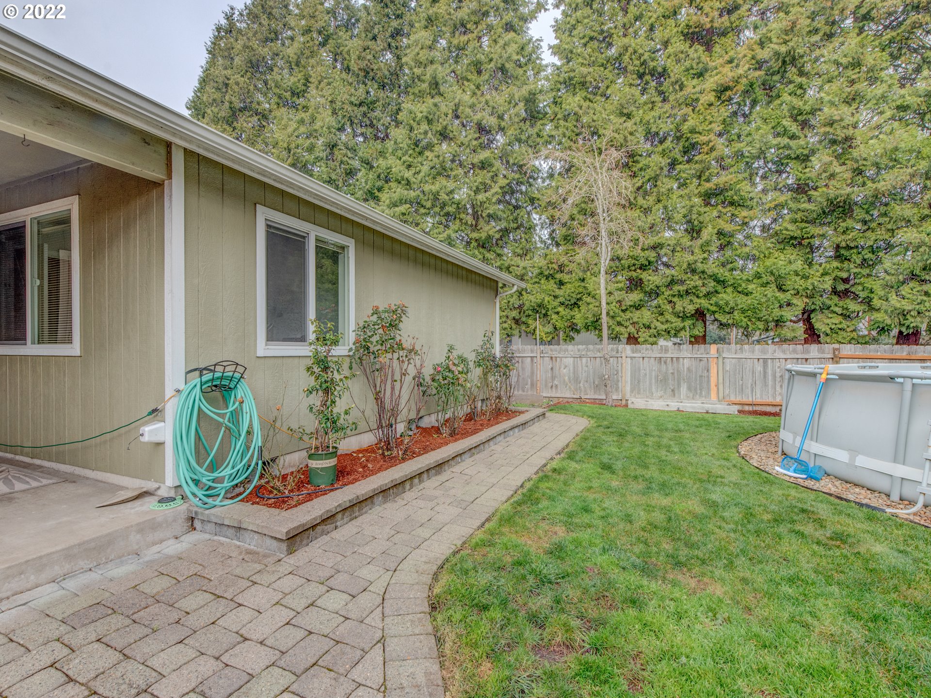 695 62nd Street Springfield, OR 97478 - Photo 28 of 30 a backyard of a house with table and chairs