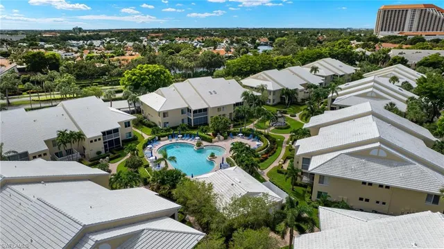 $590,000 | 5817 Glencove Drive, Unit 405, Naples, FL 34108