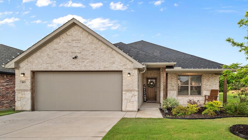 103 Randal Row Corsicana, TX 75110 - Photo 2 of 35 a front view of house with garden