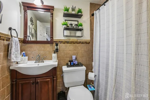 $525,000 | 208 Gordon Street, Perth Amboy, NJ 08861