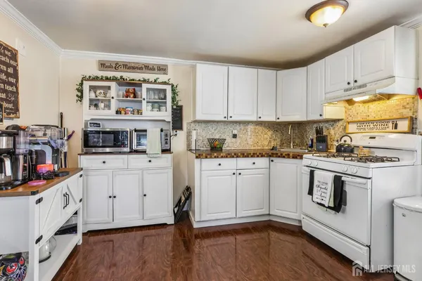 $525,000 | 208 Gordon Street, Perth Amboy, NJ 08861