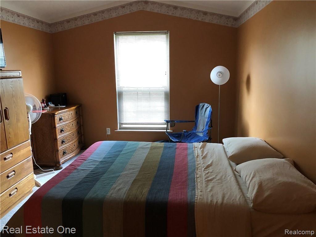 130 Pine Tree Ridge, Unit 4 Waterford, MI 48327 - Photo 15 of 22 MASTER BEDROOM